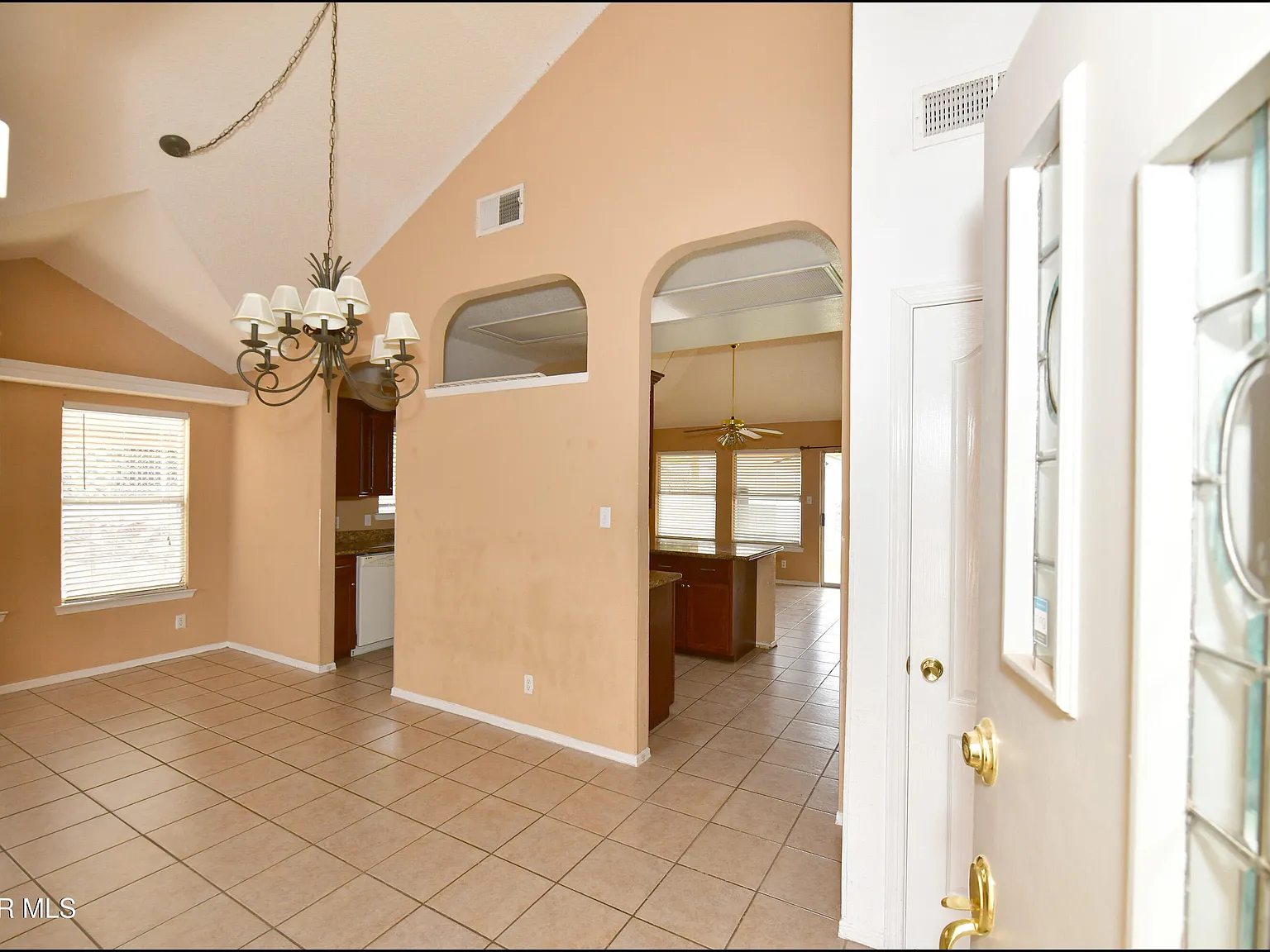 3 bed, 2.0 bath, 1509 sqft, $1,800 — Photo 3