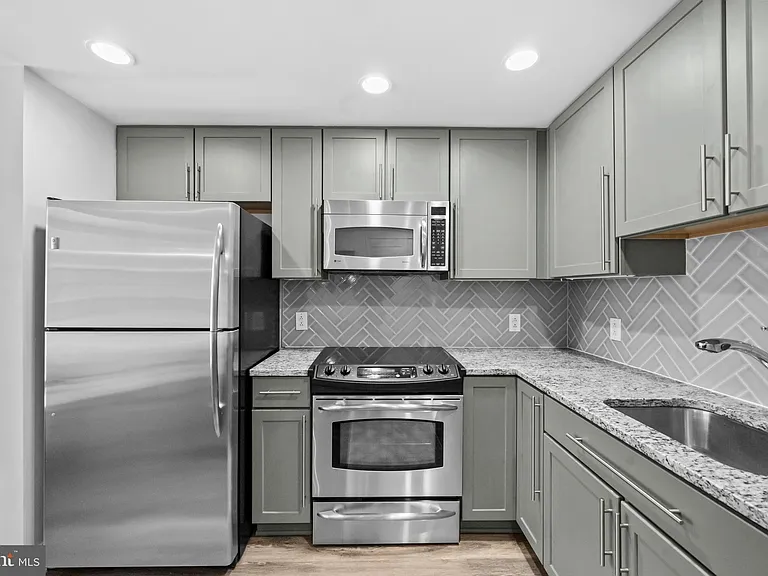 1020 N Highland St #907 — Photo 11