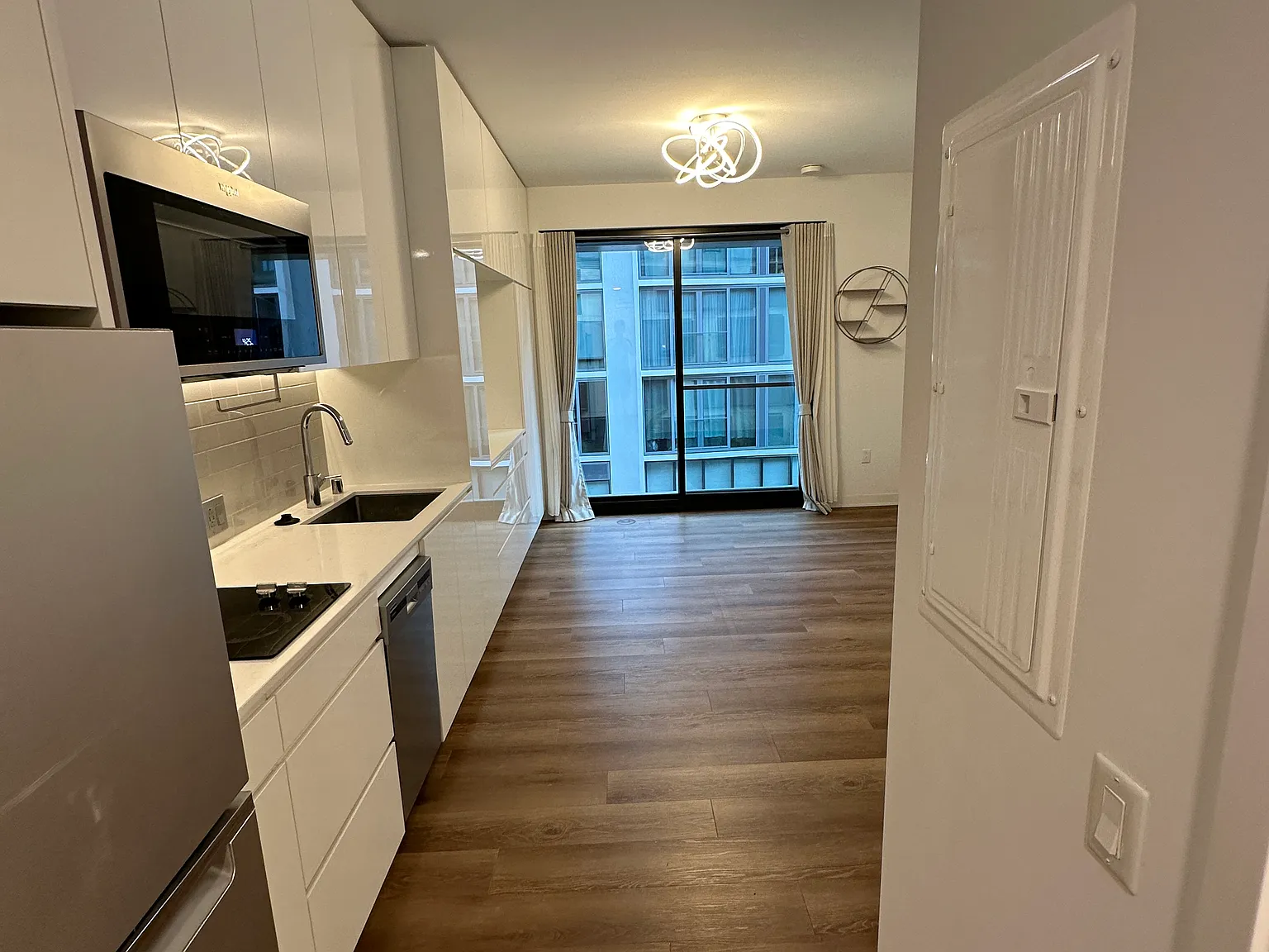 Studio, 282 sqft, $2,650 — Photo 3