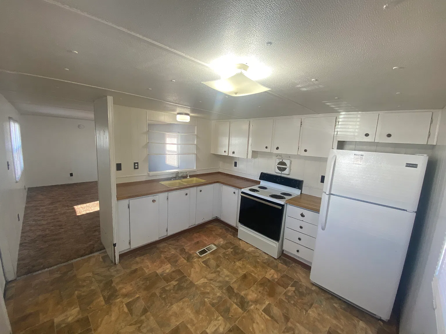 2 bed, 700 sqft, $950 — Photo 3