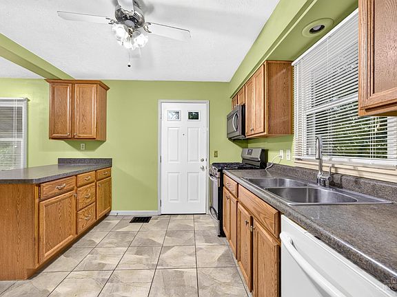 5th image of 6480 Ridgefield Dr
