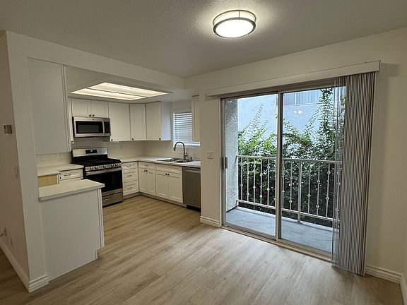 5th image of 953 W 1st St #1