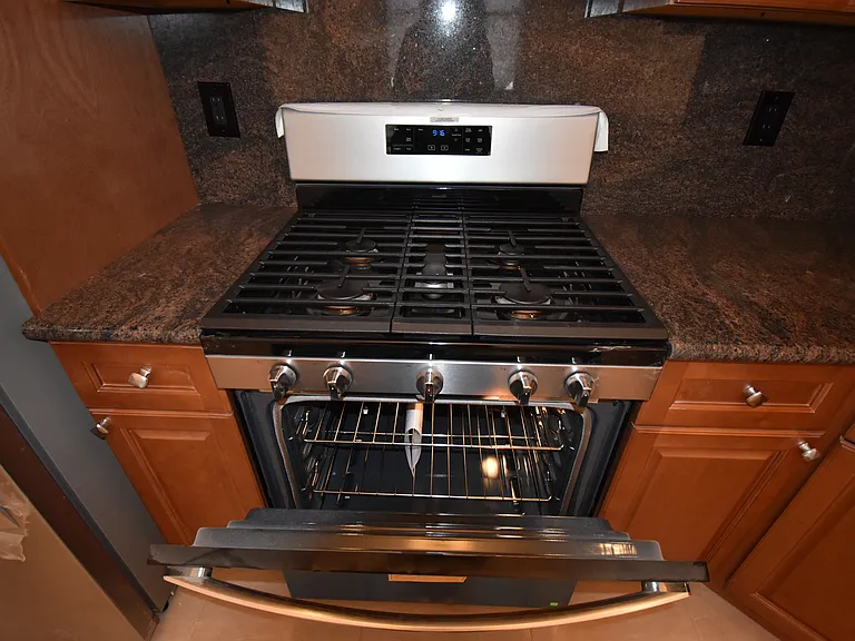 5-burner, self-cleaning stove/oven