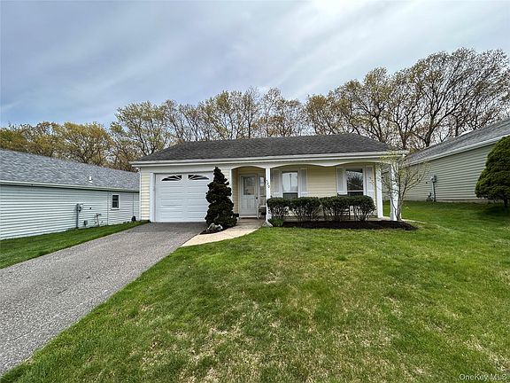 3rd image of 520 Cranston Lane