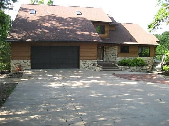 Garage/Large Parking area