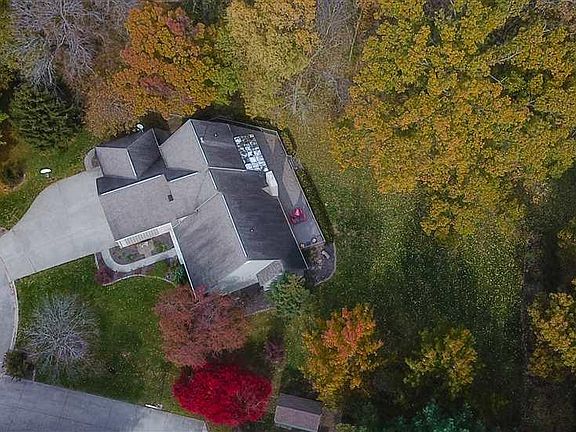 3rd image of 13 Oakwood Dr