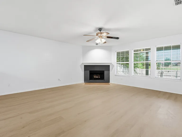 417 Niagara Falls Dr — Photo 11