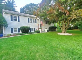 10 Thistle Ct, Norwalk, CT 06851