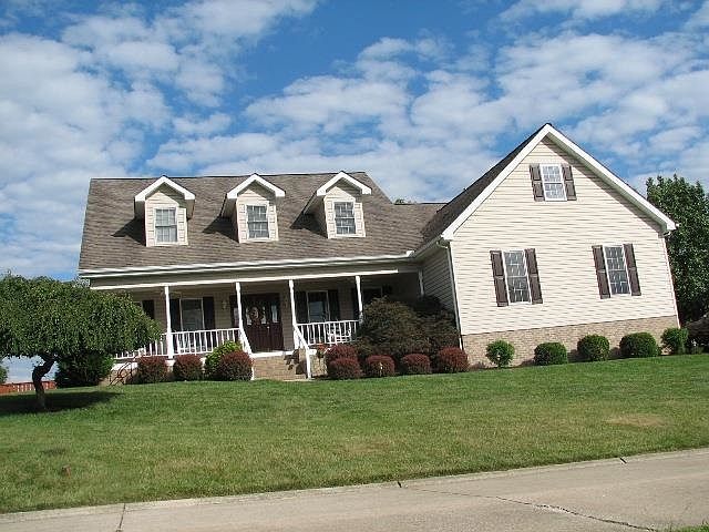 1st image of 26 Castle Dr