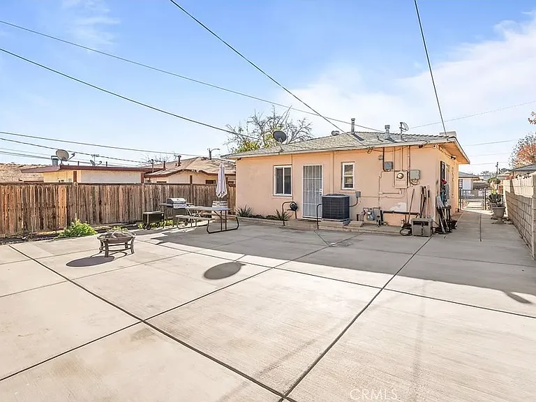 16738 Merrill St — Photo 10