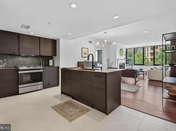 2220 Fairfax Dr APT 406, Arlington, VA 22201
