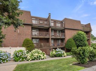 144 Kenrick St APT 38, Brighton, MA 02135