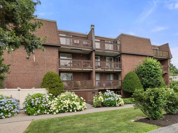 144 Kenrick St APT 38, Brighton, MA 02135