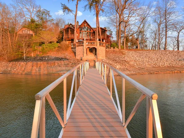 686 Lake Dr N, Morganton, GA 30560