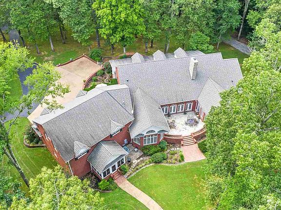 3rd image of 520 Edgewood Dr