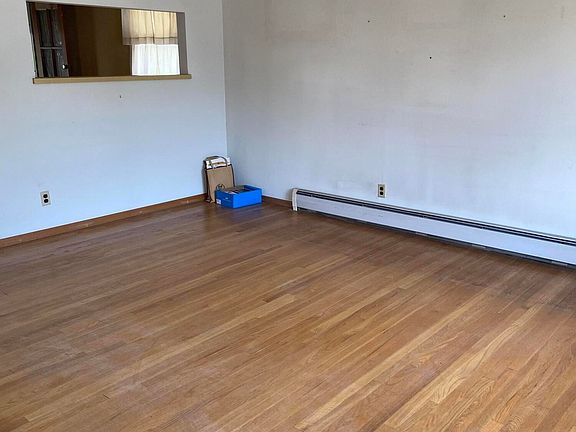 3rd image of 86 Malone Ave
