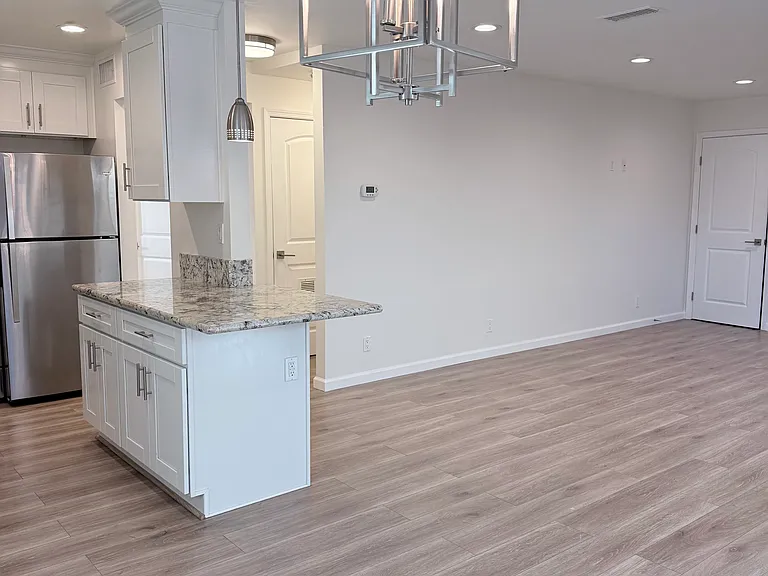 1612 S Bundy Dr #1 — Photo 4