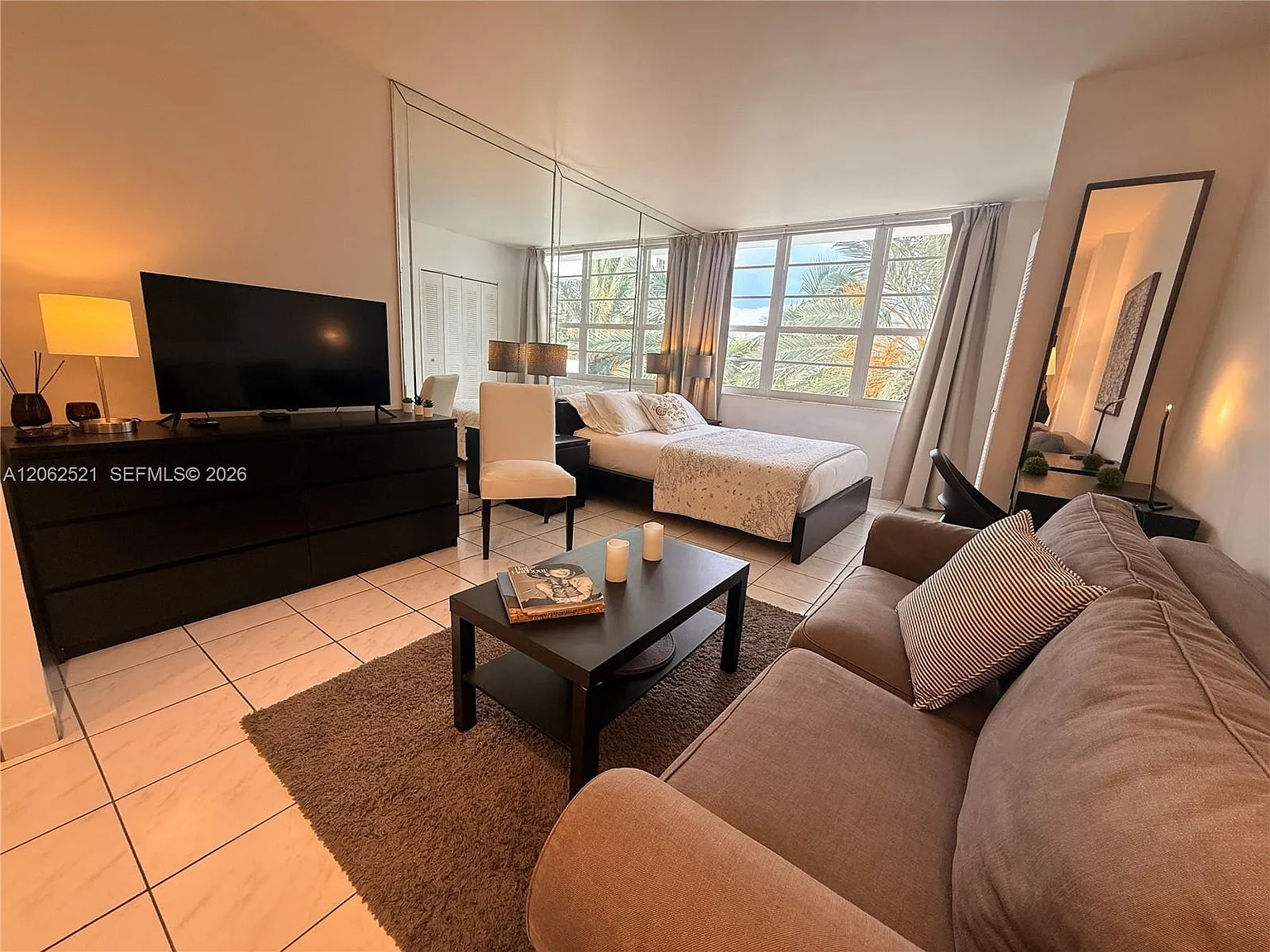 The Decoplage Condo — Photo 2
