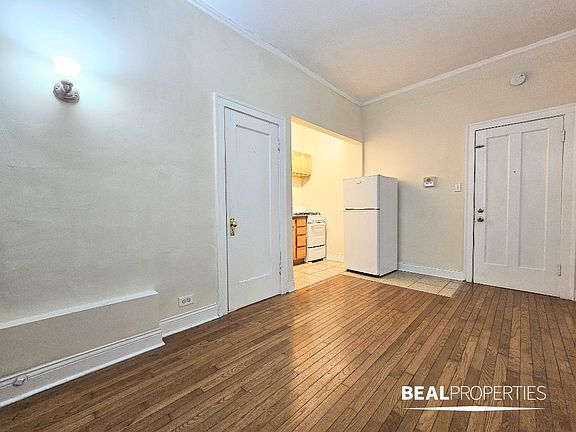 5th image of 4641 N Paulina St #102
