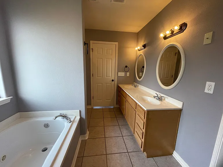 411 Curtis St — Photo 12