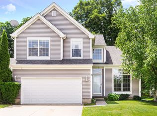 3 Eagle Ct, Streamwood, IL