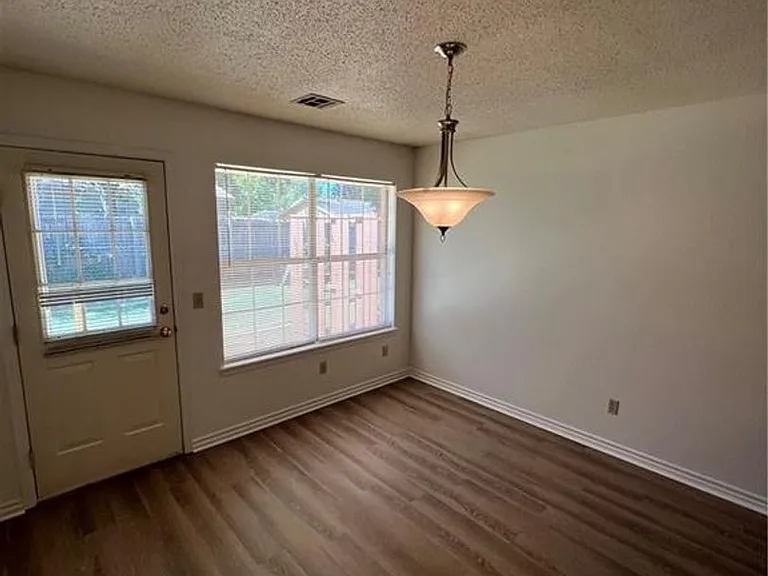 320 S 11th Pl — Photo 6