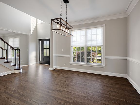 4th image of 26W286 Pinehurst Dr