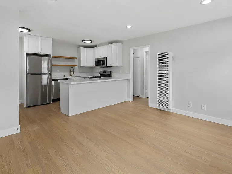 1107 E 3rd St #B — Photo 9