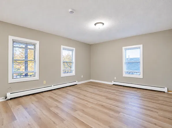 256 Providence St, 256 Providence St #256B, Putnam, CT 06260