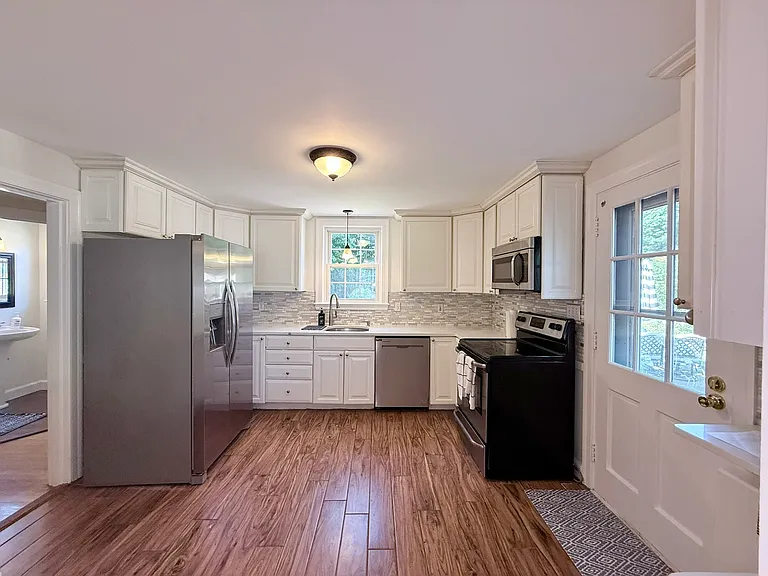 16 Pine St — Photo 5