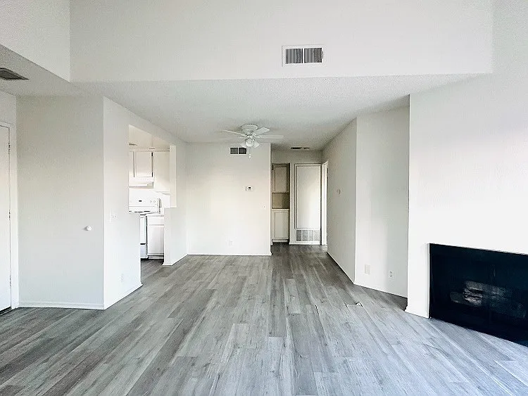Lido Apartments - 101-197 N Ridgeway — Photo 8