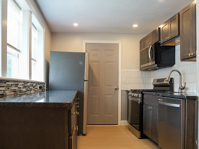 2158 Pleasant St #2 — Photo 4