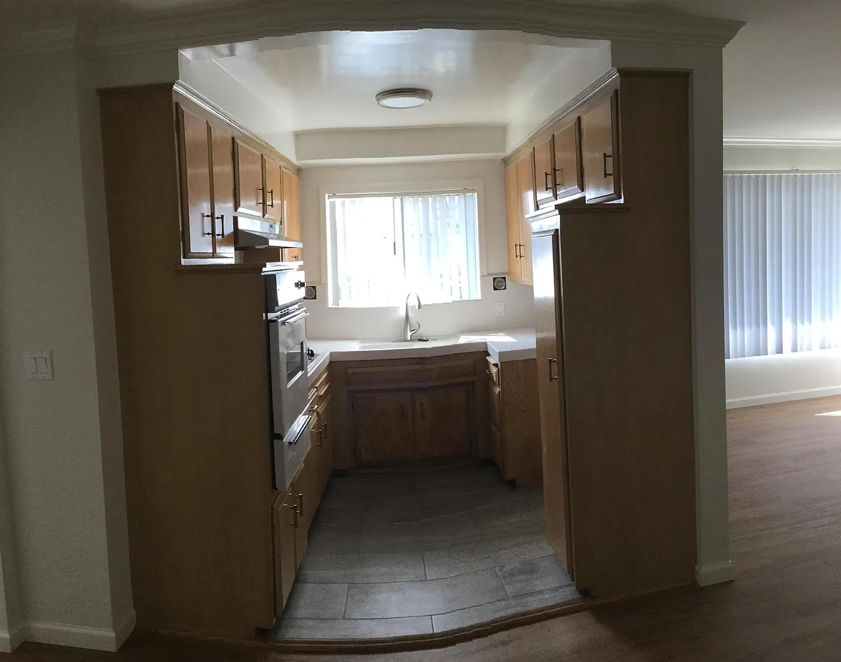 Building Photo - 942 N Gardner St #101