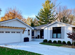 2 Sunset Rd, Bloomington, IL 61701