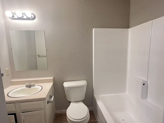 5th image of 2232 Lowden St APT 2