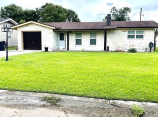 2700 Oleander Ln, Groves, TX 77619