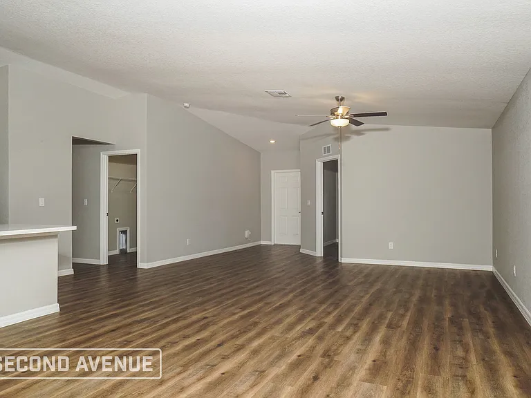 105 Sherbourne St — Photo 3