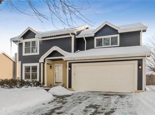 8206 Sharon Dr, Urbandale, IA 50322
