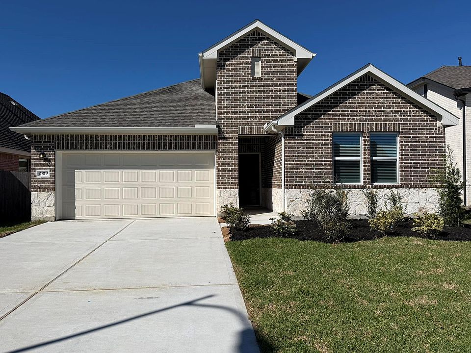 1st image of 4819 Legends Bay Dr