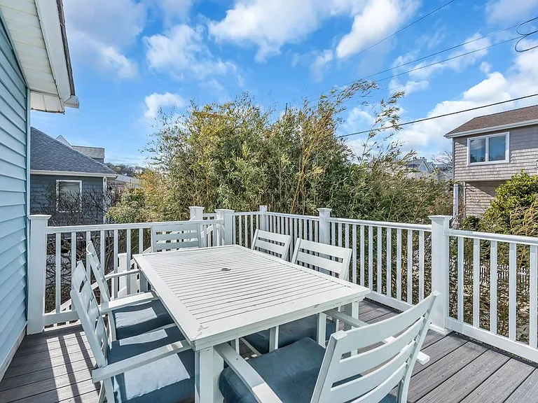 37 Shrewsbury Ave — Photo 15
