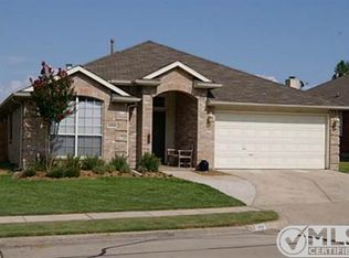 6910 Falcon Crest Ln, Sachse, TX 75048