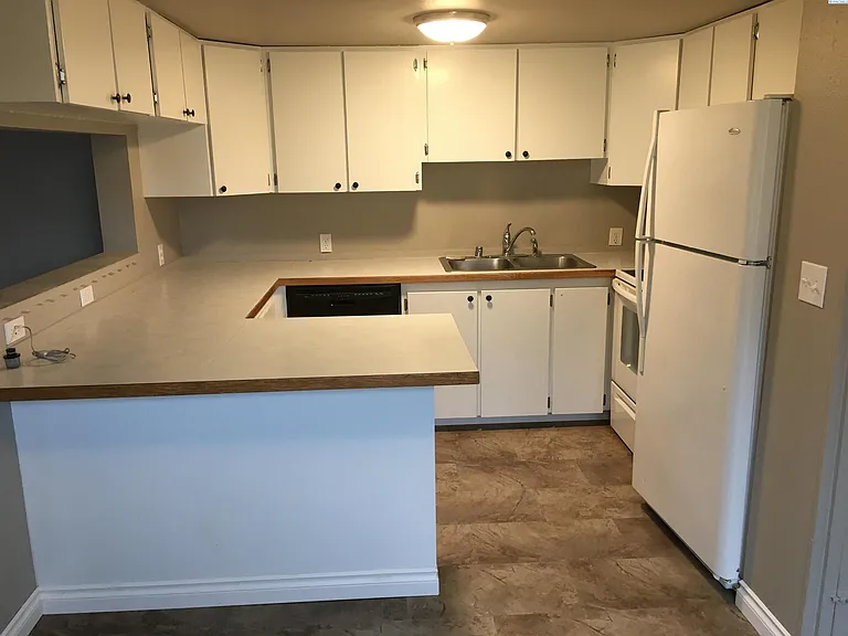 1020 Sanford Ave — Photo 4
