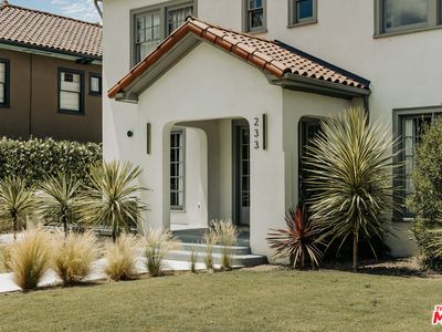 233 S Larchmont Blvd, Los Angeles, CA, 90004