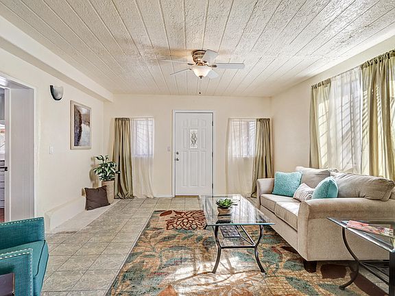 4th image of 517 Martinez Dr NE