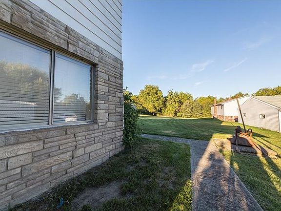 4th image of 212 Miller St
