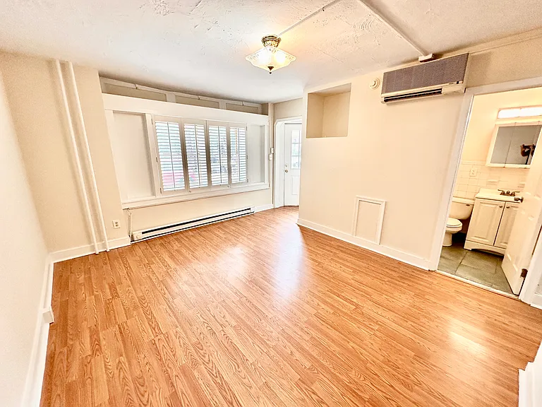 3652 Midvale Ave #1 — Photo 16