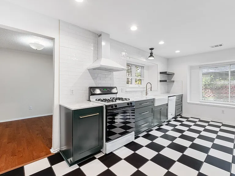 15905 De Peer Ave — Photo 11