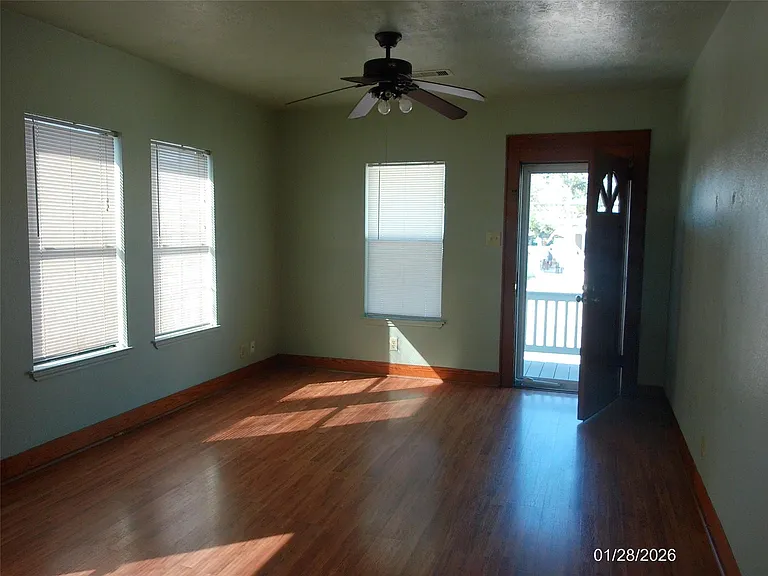 4619 Avenue S — Photo 10