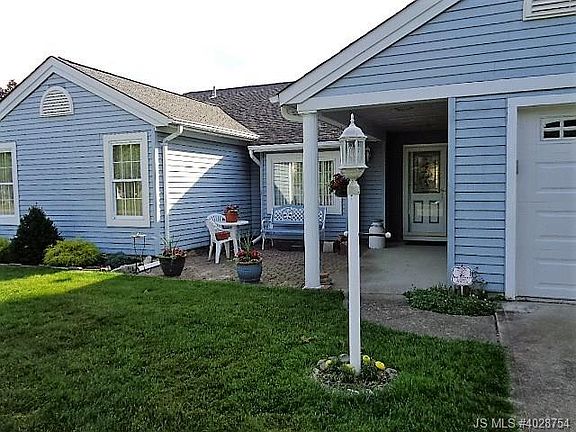 3rd image of 42 Sheffield Dr