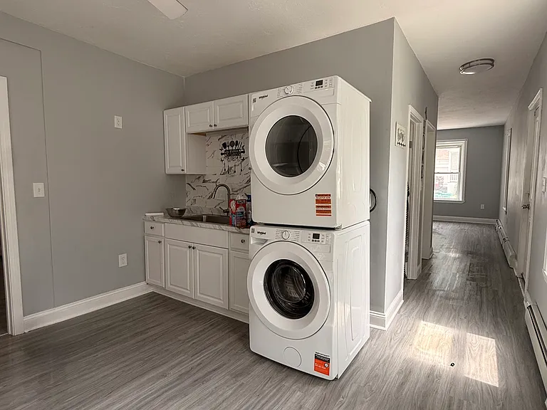154 Marshall St #1 — Photo 1